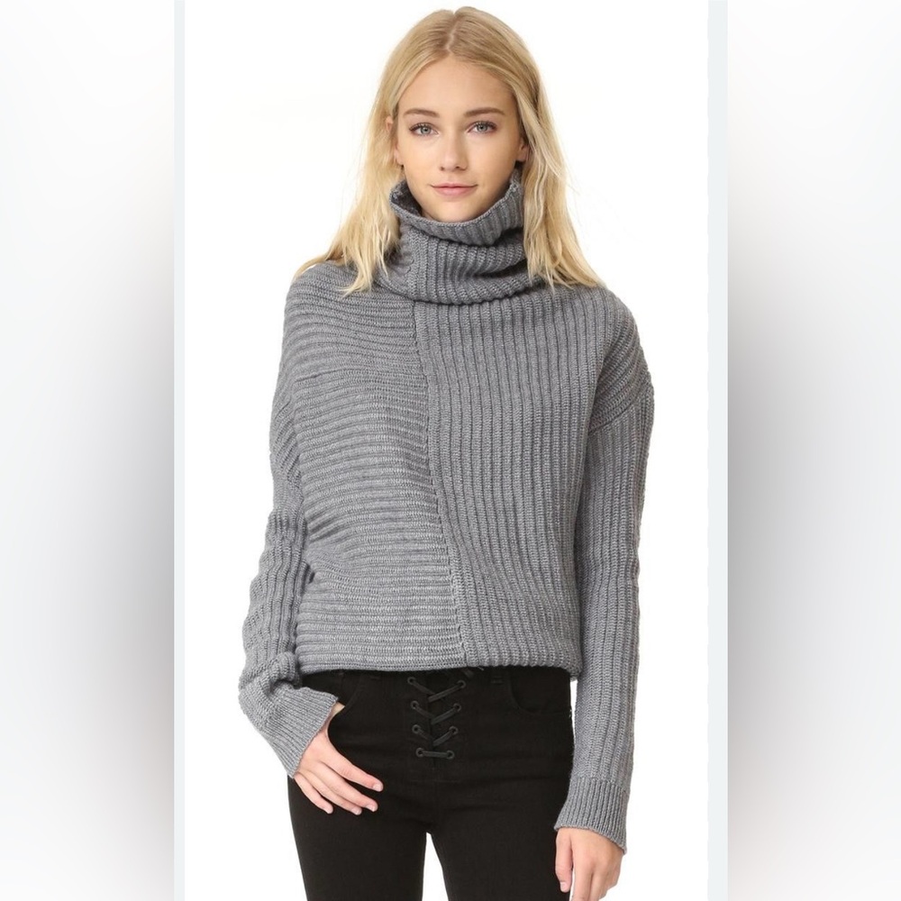 Ministry of Style Drape Knit Sweater in Grey Size 2